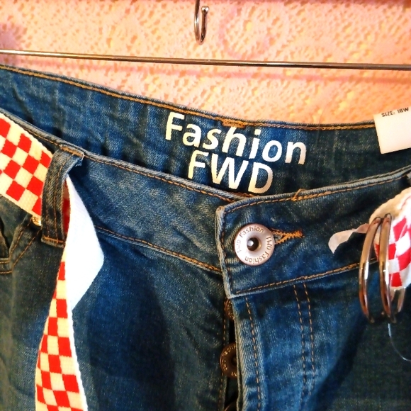 Fashion FWD cropped ripped jeans NWT size 16 W Red&White checkered belt. - Picture 7 of 7
